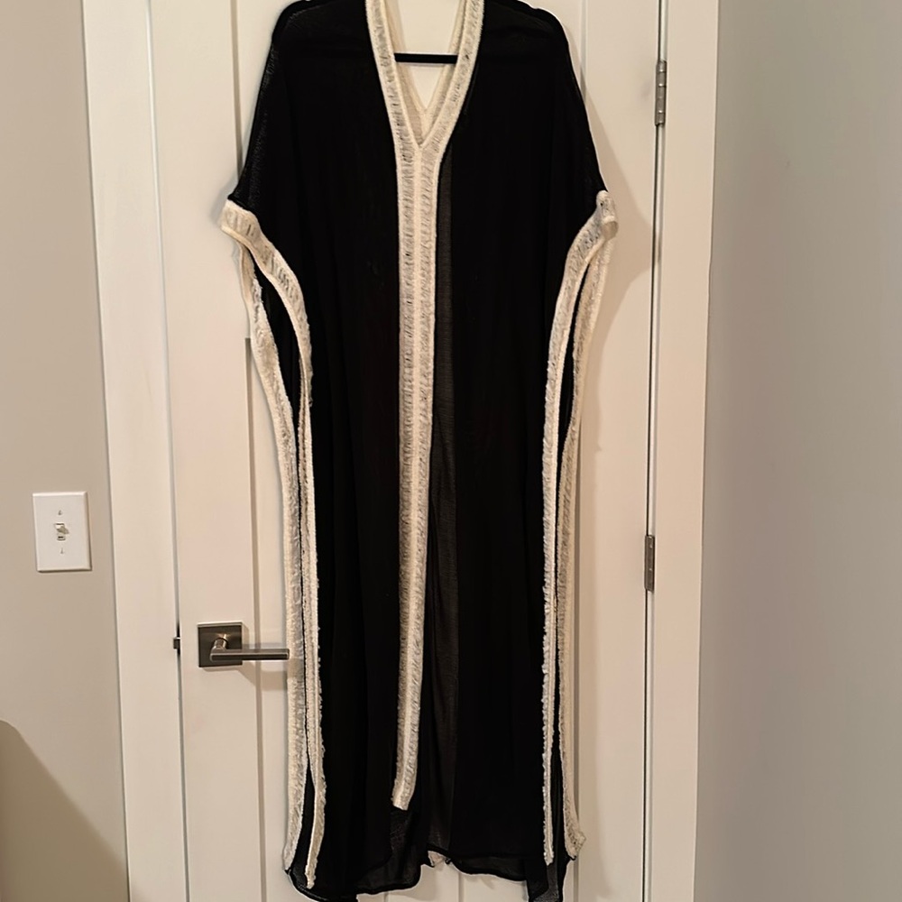 Zara Knit black with white trim caftan size medium, excellent condition